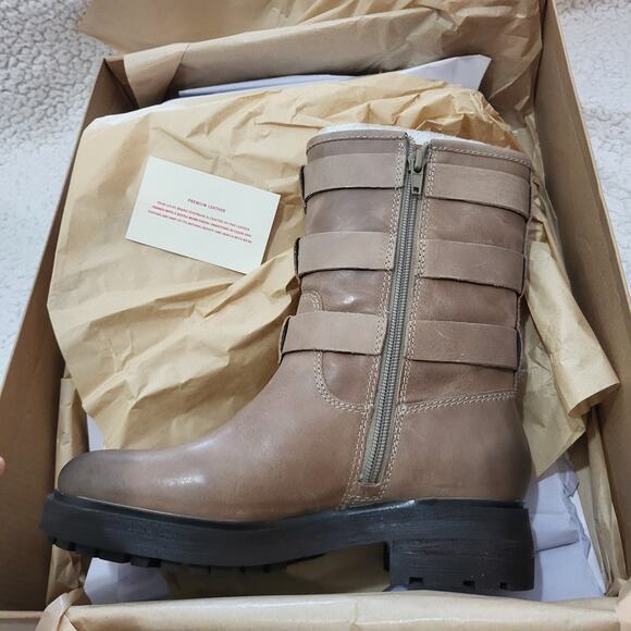 New Lucky Brand Women's Cheviss Motorcycle Boot  Silver Cloud size 6 - Picture 3 of 7